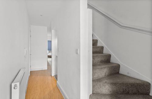 Staple Hill Apartment | Spacious Bristol Apartment - Parking & WIFI