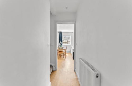 Staple Hill Apartment | Spacious Bristol Apartment - Parking & WIFI