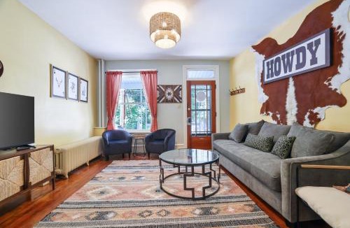 Ashfield House | Spacious Broadway Home Downtown Western Modern Charm with parking