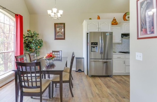 Broken Arrow House | Spacious Broken Arrow Retreat Yard and Grill!