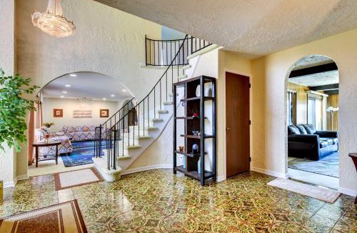 Williamsville House | Spacious Buffalo Brick Home w/Backyard!