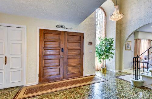 Williamsville House | Spacious Buffalo Brick Home w/Backyard!