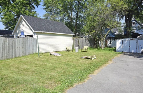 Tonawanda House | Spacious Buffalo/Niagara Falls Getaway