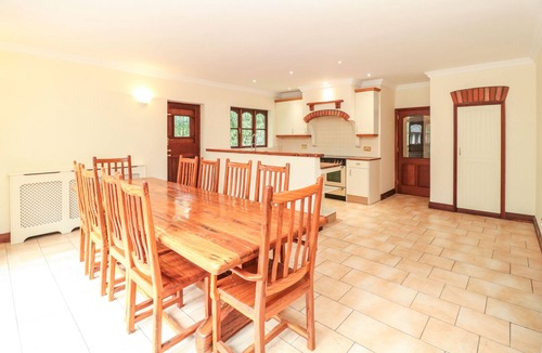 Herongate House | Spacious Bungalow on 0.7 Acre Plot- Little Warley