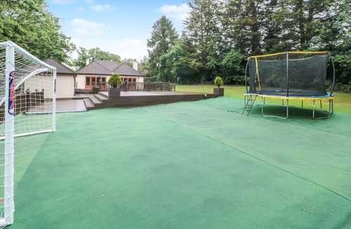 Herongate House | Spacious Bungalow on 0.7 Acre Plot- Little Warley