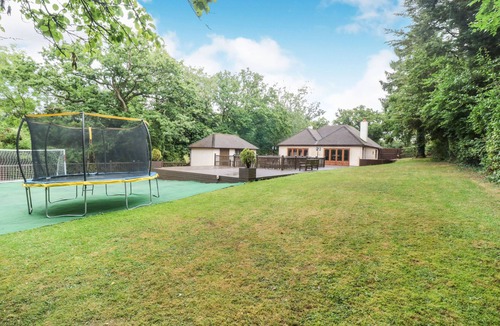 Herongate House | Spacious Bungalow on 0.7 Acre Plot- Little Warley