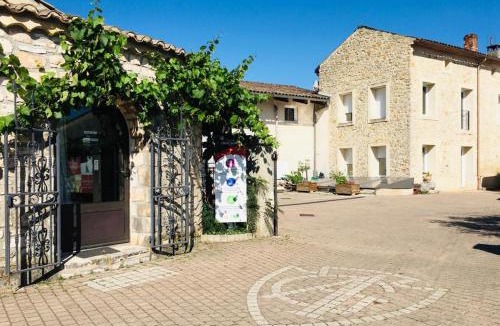 Saint-Martin-d'Ardeche Apartment | spacious cottage with hot tub
