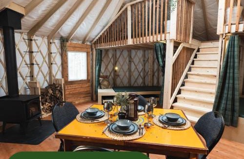 Sainte-Agathe-des-Monts House | Spacious Yurt in the Woods