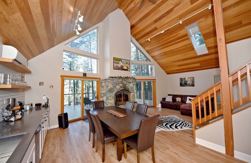 Washington Cabin | Spacious Cabin, Amazing deck & Yuba River View, Sauna, Nescafe, Beach & EVPlug.
