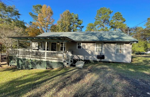 Zwolle Cabin | Spacious Cabin for 6 with Full Kitchen, Vaulted Ceilings & Outdoor Gathering Space