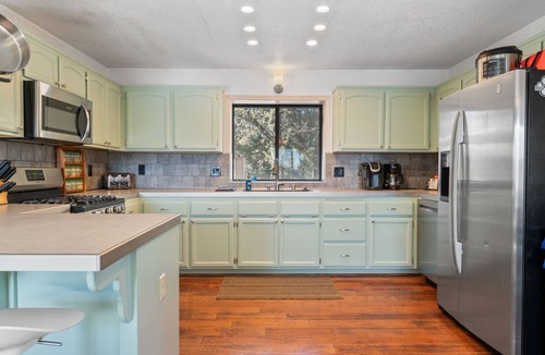 Whispering Forest House | Spacious Cabin: Fun Game Room, 5pm Checkout, Large Kitchen, Views!