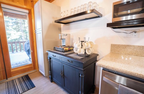 Strawberry Cabin | Spacious Cabin near Pinecrest and Dodge Ridge