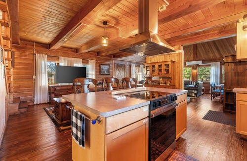 Randle Cabin | Spacious Cabin on 65 acres with no neighbors