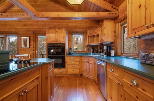 Lutsen Cabin | Spacious cabin on beautiful Caribou Lake