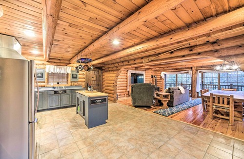 Middle Grove Cabin | Spacious Cabin w/Decks Near Saratoga Race Course!