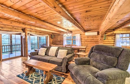Middle Grove House | Spacious Cabin w/Decks Near Saratoga Race Course!