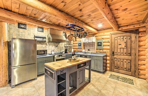 Middle Grove House | Spacious Cabin w/Decks Near Saratoga Race Course!