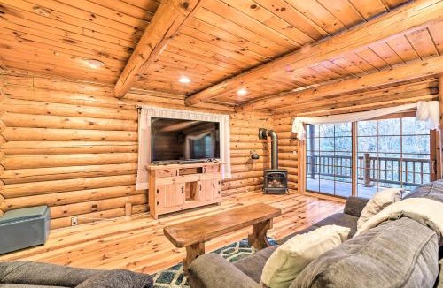 Middle Grove House | Spacious Cabin w/Decks Near Saratoga Race Course!
