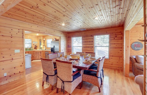 Flippin Cabin | Spacious Cabin w/Private Dock on White River!