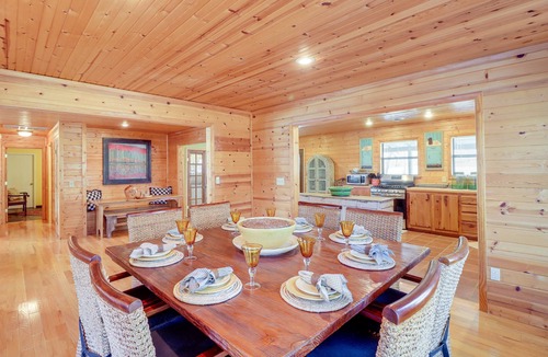 Flippin Cabin | Spacious Cabin w/Private Dock on White River!