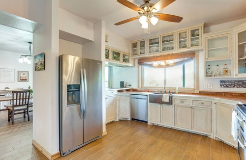 Medicine Park Cabin | Spacious Cabin w/Views, Near Lake Lawtonka!