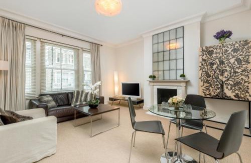 Campden Apartment | Spacious, Calm One Bedroom