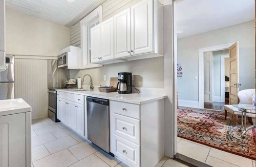 Mid-City House | Spacious Canal St. 2br On Streetcar Line