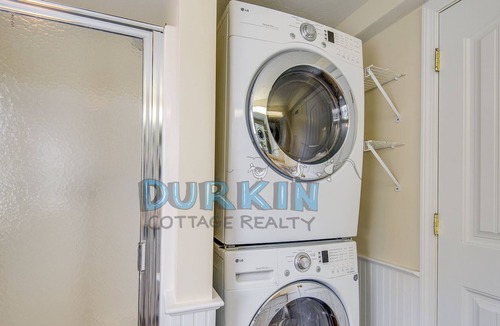 Narragansett House | Spacious Cape, Pool Access, Hypoallergenic Dog Friendly