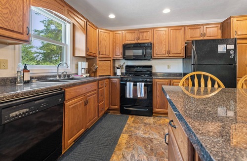 Ephraim Cabin | Spacious Captain's Quarters - Central Ephraim