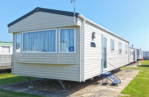 Ingoldmells House | Spacious caravan with one double and two twin.