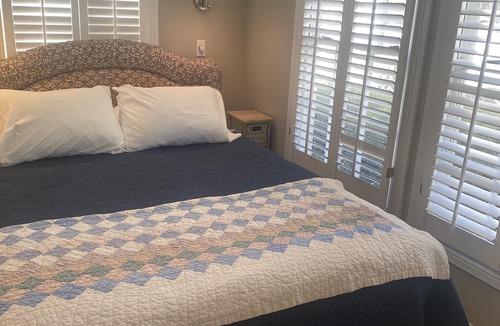 Jefferson House | Spacious Carriage House with garden patio