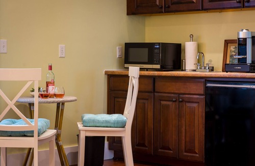 Beaufort Apartment | Spacious Carriage House with Pool & King Bed