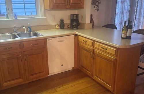 Aiken House | Spacious Carriage House, 2BR, Full Kitchen