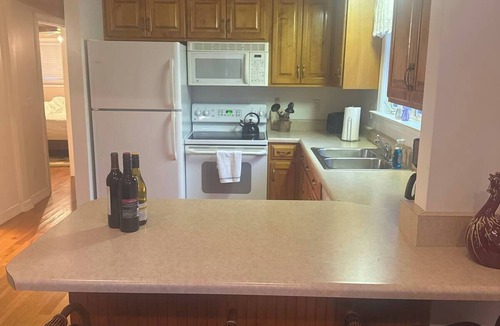 Aiken House | Spacious Carriage House, 2BR, Full Kitchen