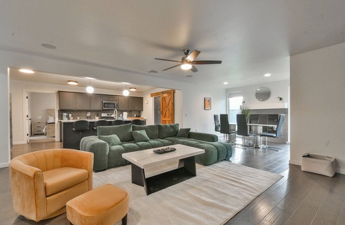 Central Oklahoma City House | Spacious Casa Bella Vita Modern Retreat