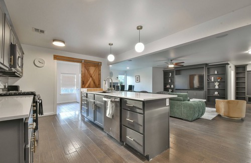 Central Oklahoma City House | Spacious Casa Bella Vita Modern Retreat