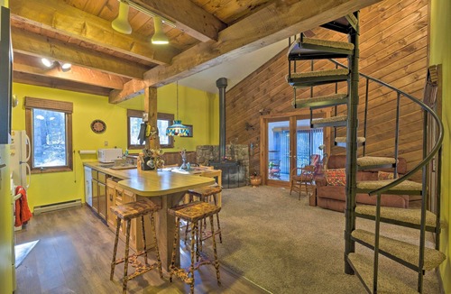 Maplecrest Cabin | Spacious Catskill Mountains ski cabin with fire pit