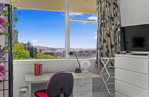 Grafton Apartment | Spacious CBD Gem with Seaviews and Free Parking