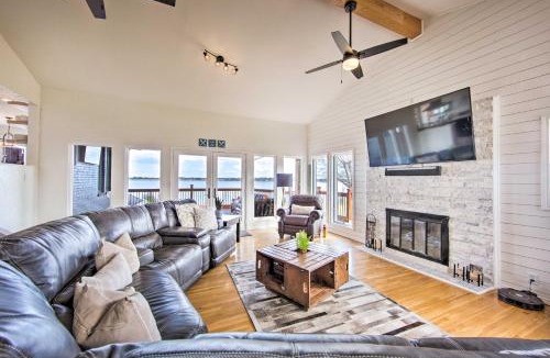 Mabank House | Spacious Cedar Creek Home with Boat Lift and Views!