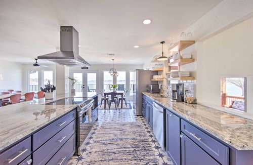 Mabank House | Spacious Cedar Creek Home w/Boat Lift + Views!