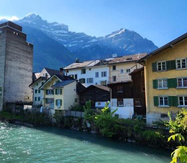 Schwanden Apartment | Spacious cellar studio surrounded by mountains and lake