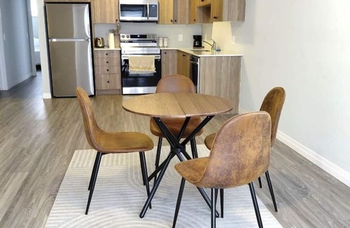 Doon South Hotel | Spacious & Central 2BR/2BA