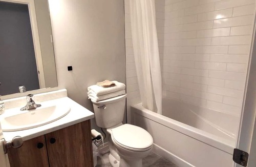 Doon South Hotel | Spacious & Central 2BR/2BA