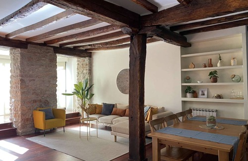 San Sebastian Centro Apartment | Spacious, Central and Authentic Family Apartment