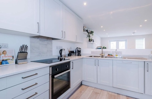 Salford House | Spacious Central Home in MCR w/Parking, PS5 &WiFi