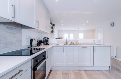 Salford House | Spacious Central Home in MCR w/Parking, PS5 &WiFi