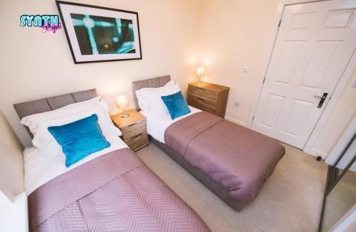 Leatherhead Apartment | Spacious Central Leatherhead Apt Long Term Stay