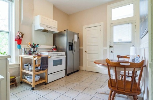 The Gate Apartment | Spacious & Centrally Located Apt (Sleeps 8)