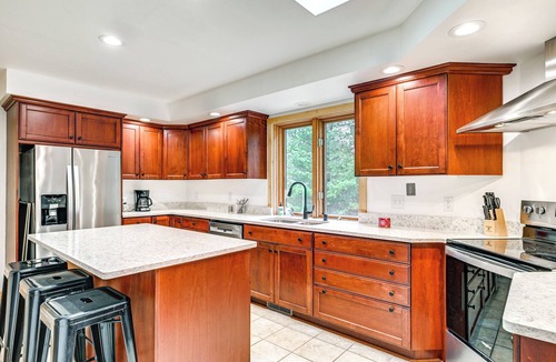 Waupaca House | Spacious Chain O' Lakes Retreat w/Deck & Fire Pit
