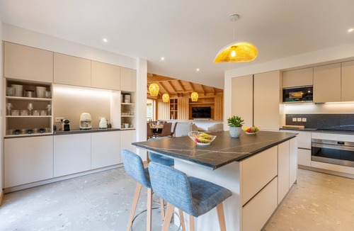 Thones Ski Chalet | Spacious Chalet for 12, Spa, Sauna & Views